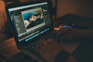 Az alkotói blokk feloldása online tartalomgyártók számára